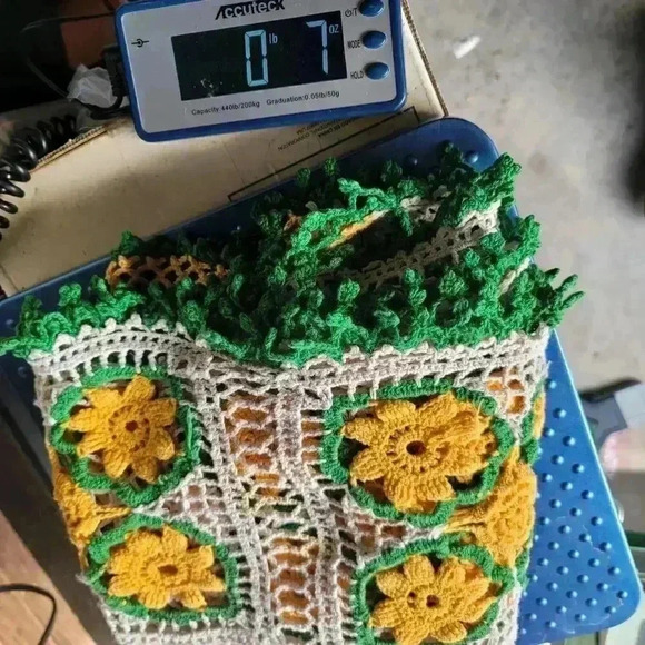 Vintage Flower Hand Knit Table Runner Doily Yellow Green 61 Inch - Picture 4 of 6